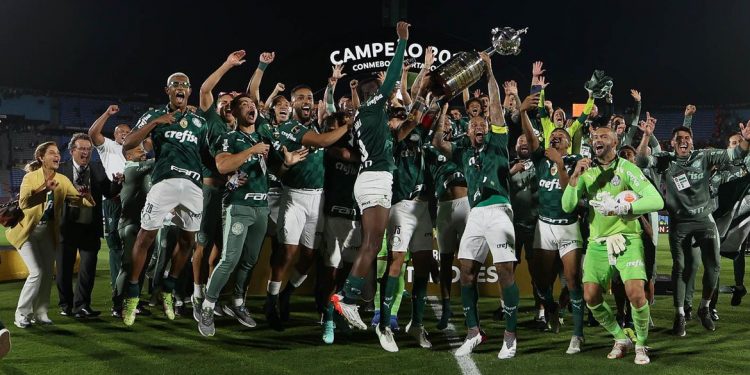 Palmeiras é eleito o melhor do mundo, título inédito para o país