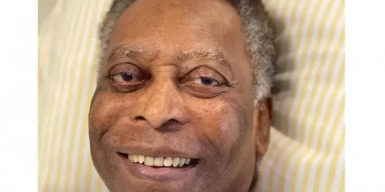 Pelé tem tumores espalhados pelo corpo e retoma quimioterapia
