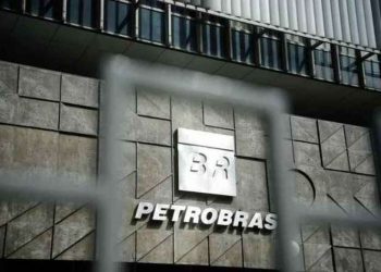 Salário na Petrobras chega a R$ 145 mil por mês, mostra relatório