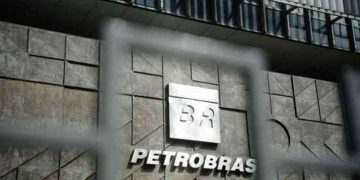 Salário na Petrobras chega a R$ 145 mil por mês, mostra relatório
