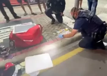 Motociclista que fazia ‘delivery’ de droga sofre acidente e acaba preso: “Era entrega de ‘Ipó’”