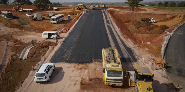 Com investimentos de R$ 1,1 bilhão, Estado vai entregar 250 km de obras rodoviárias em 2022