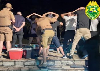 Operação flagra 78 pessoas em ‘rave’ em chácara de Morretes.