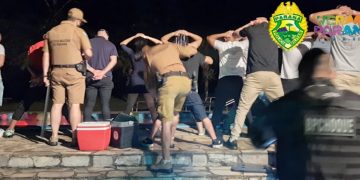 Operação flagra 78 pessoas em ‘rave’ em chácara de Morretes.