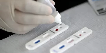 Planos de saúde serão obrigados a pagar teste rápido do coronavírus, decide ANS