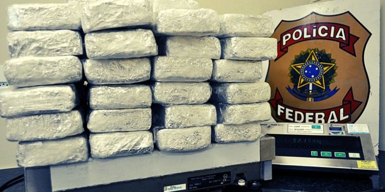 PF prende dois suspeitos de tráfico internacional de drogas no Porto de Paranaguá/PR