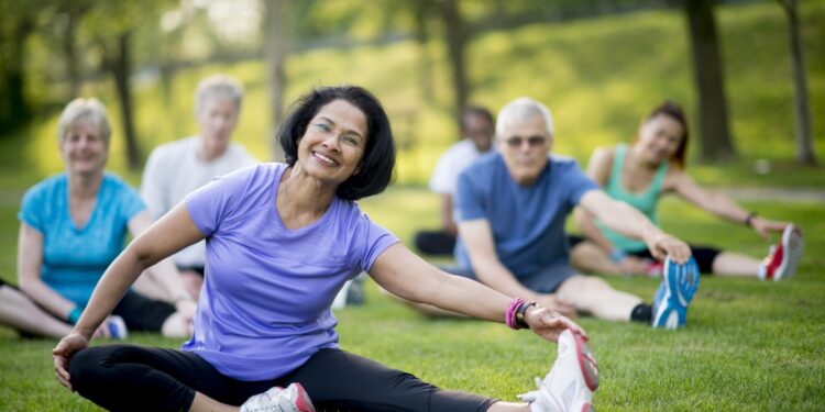 Unicentro oferece projeto comunitário com atividades para a terceira idade; saiba como participar