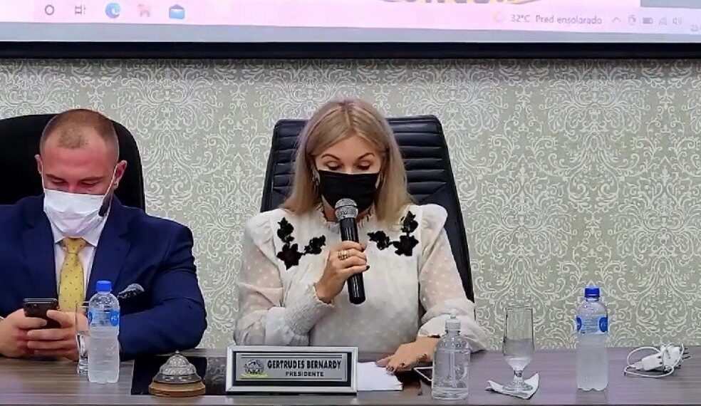 Vereadora é cassada em Ivaiporã por um comemorar um aniversário com servidores durante a pandemia