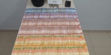 Tráfico de drogas e 8 mil reais em fundo falso