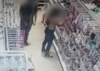 Mãe denuncia abuso sexual de filha dentro de loja em shopping no Centro de Curitiba; assista