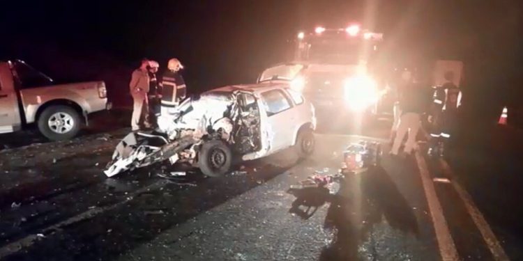 Homem morre e outras duas pessoas ficam feridas após batida de frente, em Arapongas