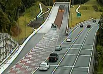 Caminhão com 11 toneladas de carga evita grave acidente ao usar área de escape da BR-376