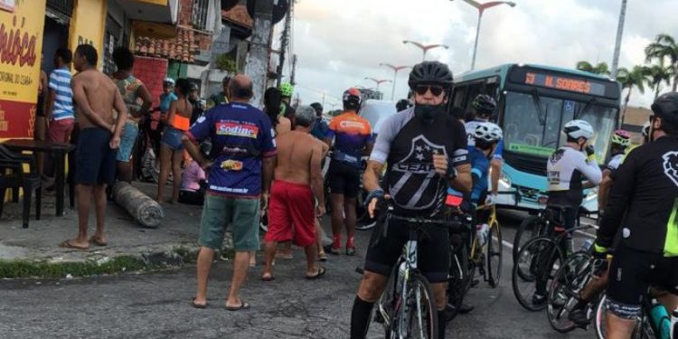 Ciclistas são atropelados e motorista responsável por acidente é preso em Fortaleza