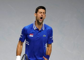Djokovic é levado para hotel de detenção na Austrália enquanto aguarda deportação