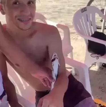 Banhista é atacado por peixe bagre em praia no Litoral do Paraná e é socorrido pelos bombeiros