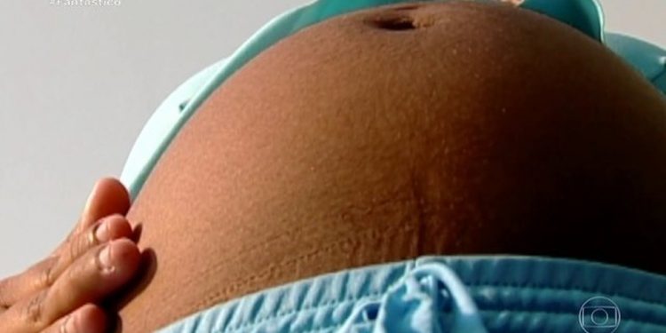 Israel permite que casais gays e homens solteiros contratem barriga de aluguel