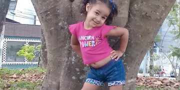 Menina de 2 anos morre após se ferir com presente que havia pedido para a família no Natal