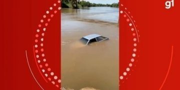 Homem usa imã para ‘pescar’ carro que estava desaparecido no Rio Amambai em MS