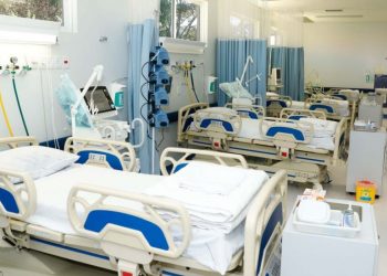 Paraná vê covid-19 disparar, mas internamentos seguem baixos; ômicron já pode ser cepa dominante