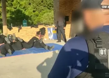 Vídeo de guardas levando choque gera polêmica e secretário afirma que procedimento é normal