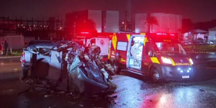 Idoso e jovem morrem em acidente registrado na Rodovia da Uva, em Colombo, dizem bombeiros