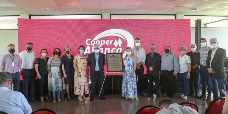 Com apoio do Estado, CooperAliança inaugura frigorífico de R$ 83 milhões em Guarapuava