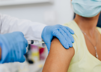 “O Brasil merece isso”, declara ministro Marcos Pontes no lançamento da vacina brasileira RNA MCTI CIMATEC HDT em Salvador (BA)