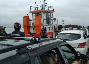 BALSA QUE REALIZA TRAVESSIA EM GUARATUBA FICA À DERIVA NESTA SEGUNDA-FEIRA (10)