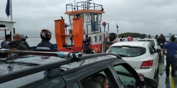 BALSA QUE REALIZA TRAVESSIA EM GUARATUBA FICA À DERIVA NESTA SEGUNDA-FEIRA (10)