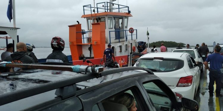 BALSA QUE REALIZA TRAVESSIA EM GUARATUBA FICA À DERIVA NESTA SEGUNDA-FEIRA (10)