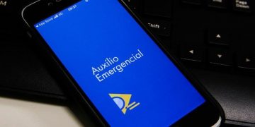 Auxílio Emergencial: pais solteiros terão complemento que pode chegar a R$ 3 mil; entenda