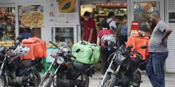 Entenda a lei que cria medidas de proteção para entregadores de apps na pandemia