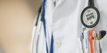 Falsa médica é presa em Coronel Vivida: atendeu 1.400 pacientes em unidade