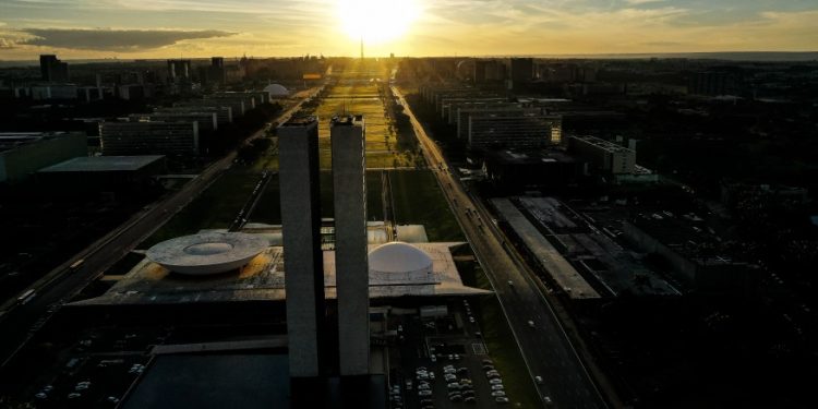 Especialistas apontam desigualdades geradas por supersalários no funcionalismo