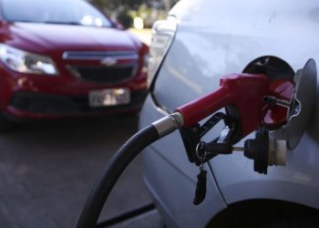 Preço da gasolina nos postos sobe 46% em 2021, diz ANP