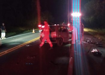 Homem morre e 3 pessoas ficam feridas após carros baterem de frente na BR-277 em Guarapuava
