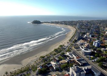 Cerca de 2 milhões de pessoas passaram virada de ano no litoral paranaense, diz PM