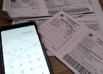 À vista ou parcelado? Especialista dá dicas de ouro pra enfrentar os boletos em 2022