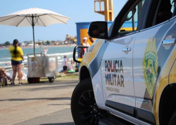 Bebê é encontrado sozinho na praia, e mãe é presa em Guaratuba, diz PM