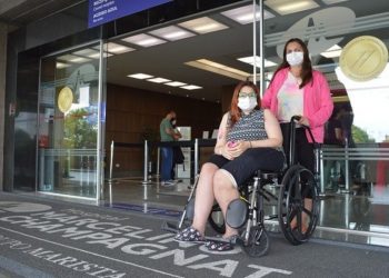 Curitibana retira tumor de quase 35 kgs das pernas, após 19 anos de espera