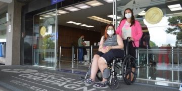 Curitibana retira tumor de quase 35 kgs das pernas, após 19 anos de espera