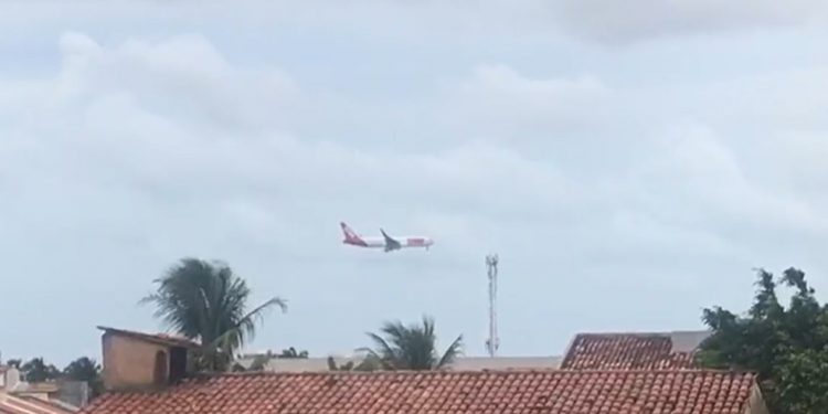 Voo da Latam Barcelona-São Paulo faz parada em Fortaleza após Covid desfalcar trio de pilotos