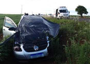 Casal morre e uma criança fica ferida após batida entre carro e caminhonete na PR-323