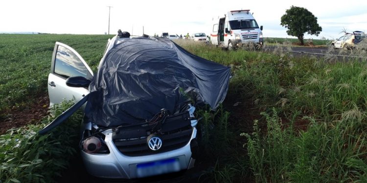 Casal morre e uma criança fica ferida após batida entre carro e caminhonete na PR-323