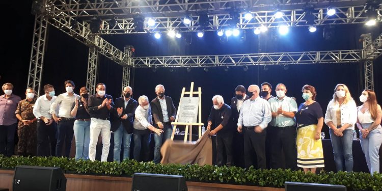 Estado entrega licença ambiental para primeira fase de construção da Maltaria Campos Gerais