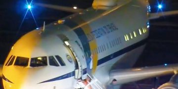 Bolsonaro volta de férias polêmicas em Santa Catarina e vai direto para o hospital