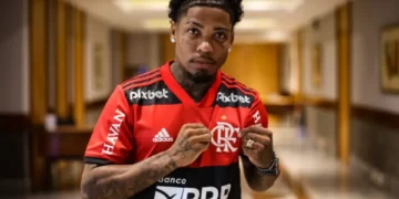Ex-Paraná e Santos, Marinho é oficializado como reforço do Flamengo
