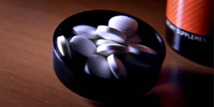 Melatonina, ‘hormônio do sono’, está liberado no Brasil, mas médicos pedem cautela