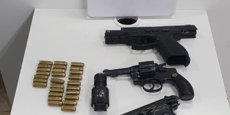 Polícia prende armas no Bairro dos Estados