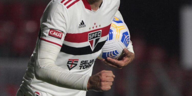Após longa negociação, São Paulo rescinde contrato do atacante Pablo